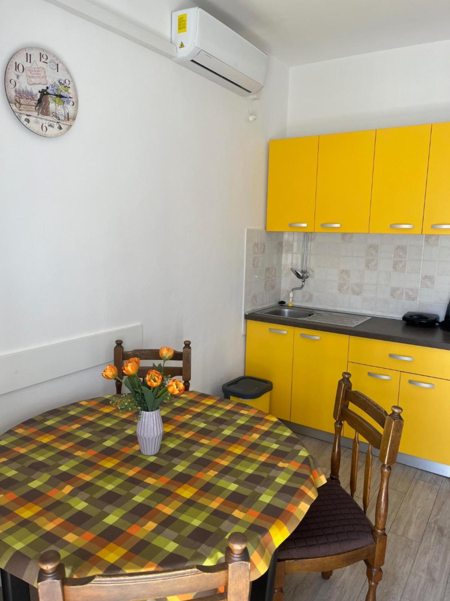 Apartmani Mila Паг Екстериор снимка