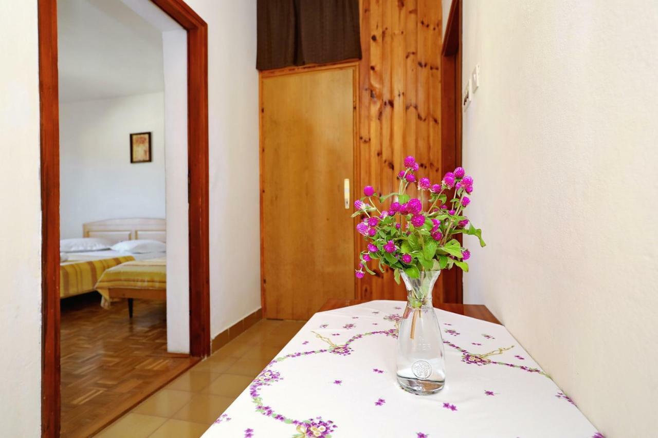 Apartmani Mila Паг Екстериор снимка