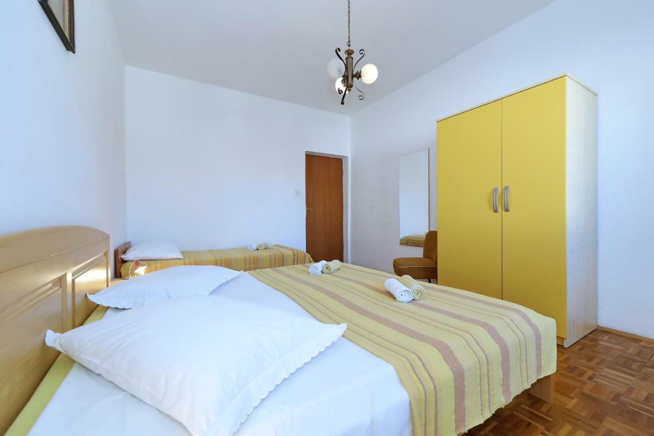 Apartmani Mila Паг Екстериор снимка