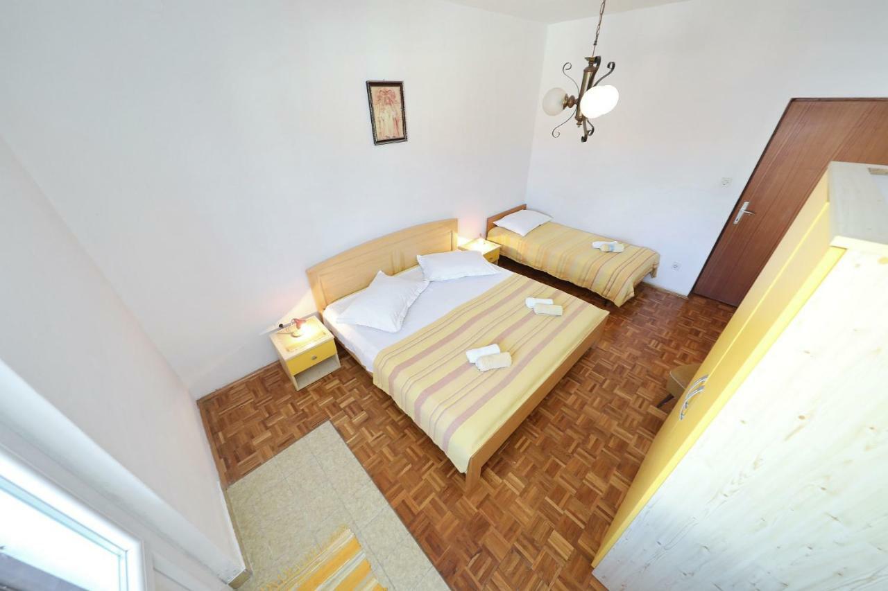 Apartmani Mila Паг Екстериор снимка