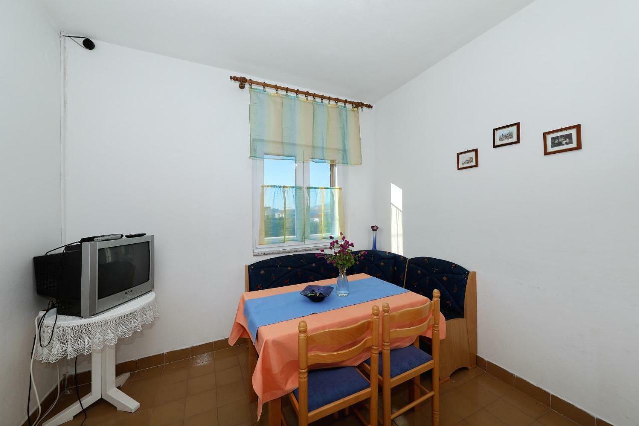 Apartmani Mila Паг Екстериор снимка