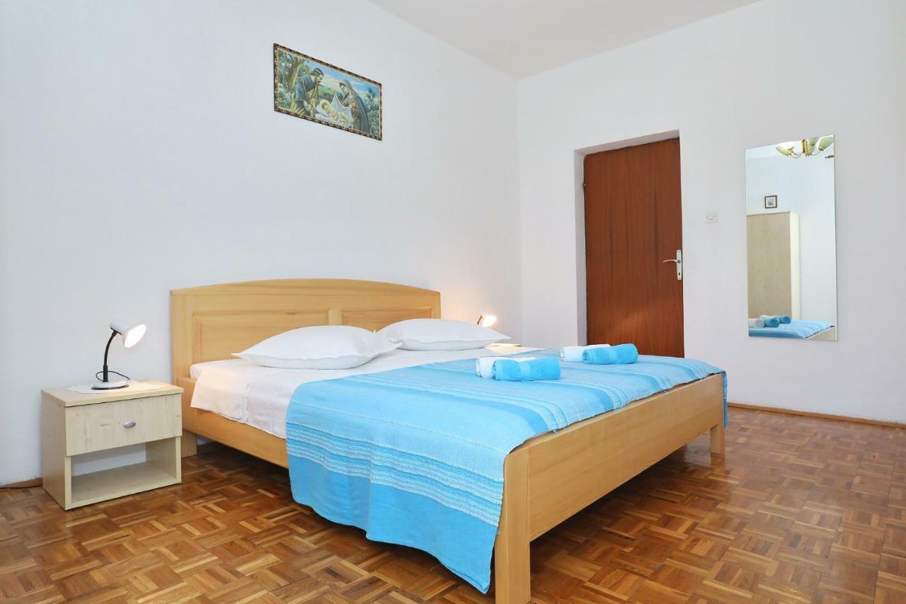 Apartmani Mila Паг Екстериор снимка